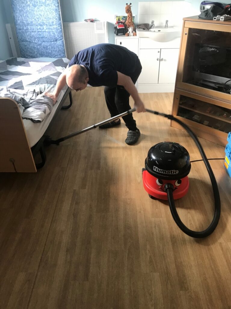 JE-Hoovering-1